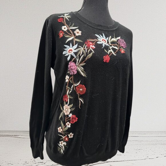 Women’s Black Embroidered Floral Sweater – Elegant & Cozy - Picture 1 of 2